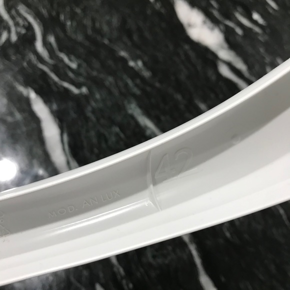 2 Moncler hangers - Picture 3 of 3